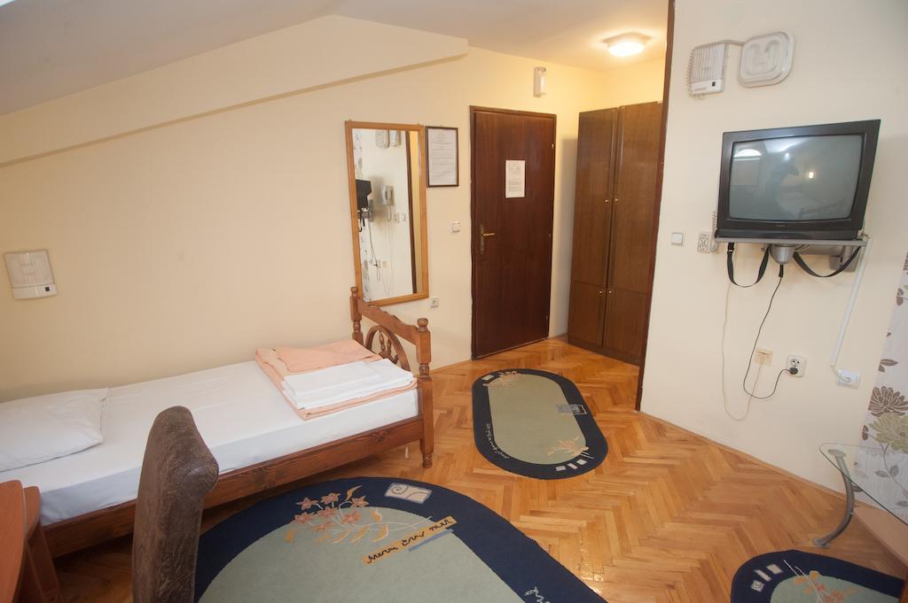 Hotel Extra Lion Md Ni المظهر الخارجي الصورة